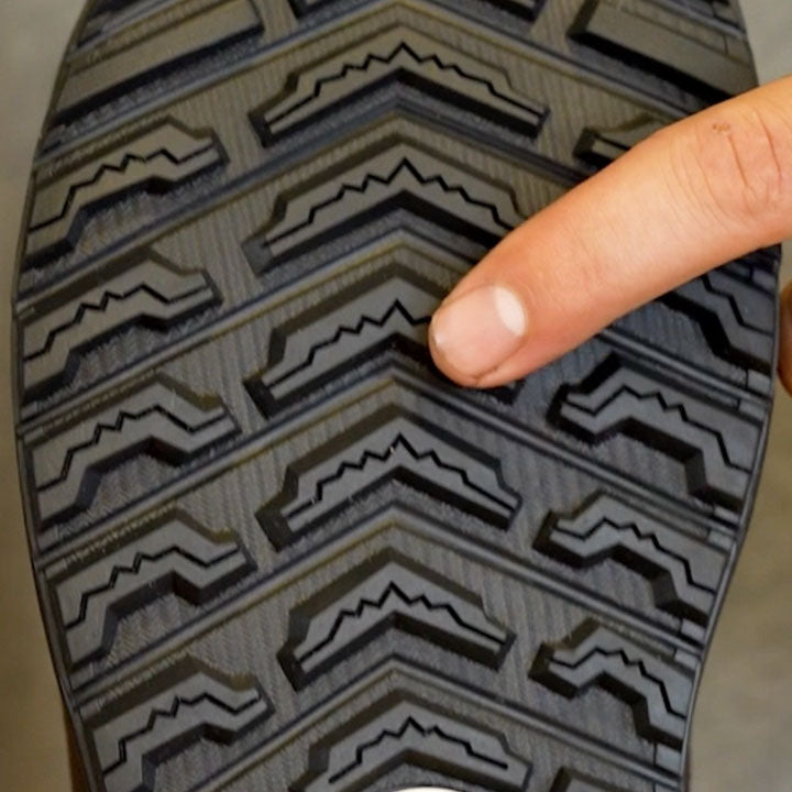 FULL RUBBER OUTSOLE WITH ZIG-ZAG SIPING